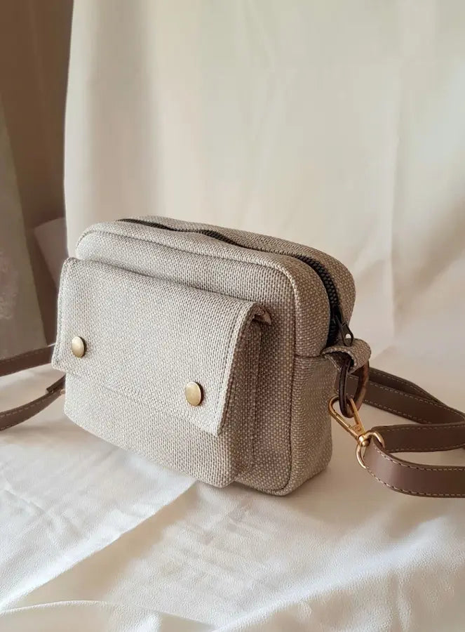CROSS BAG Çapraz Çanta Dikiş Kalıbı PDF, Astarlı Dikdörtgen Küçük Omuz Çantası, Önü Kapaklı ve Cepli Hacimli Günlük Çanta Yapımı